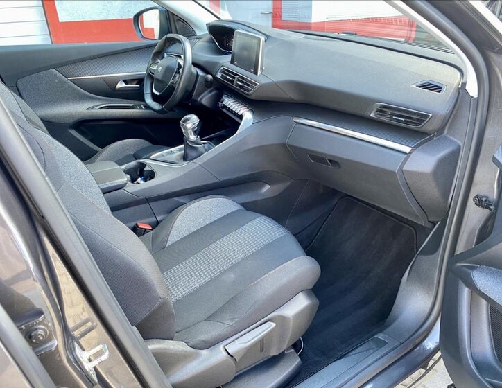 Peugeot 3008 SUV 1,2 l 96 kw