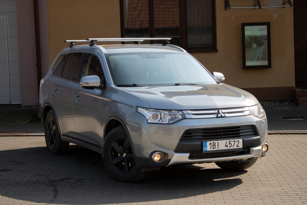 Mitsubishi Outlander SUV / Terénní 2,3 l 110 kw
