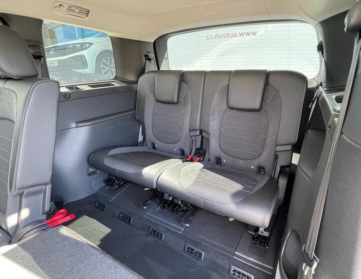 Volkswagen ID.Buzz 10