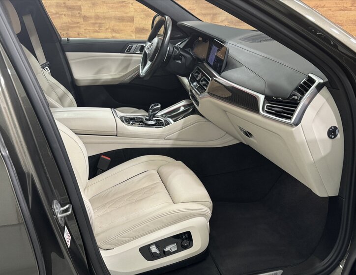 BMW X6 SUV / Terénní 3,0 l 250 kw