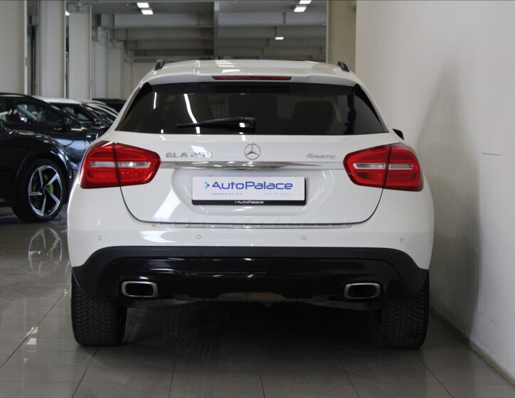 Mercedes-Benz GLA SUV / Terénní 2,0 l 155 kw