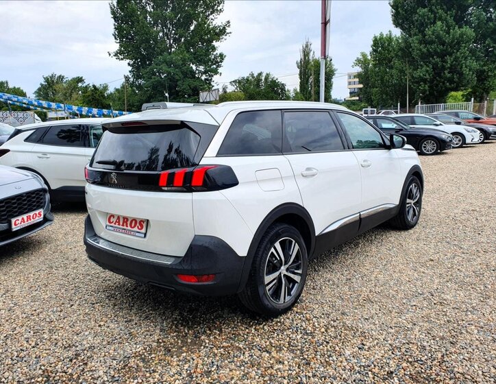 Peugeot 5008 6