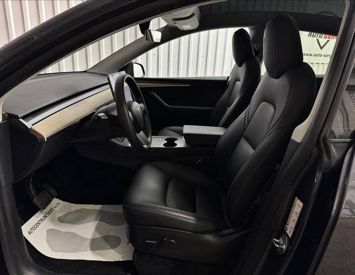 Tesla Model Y 24