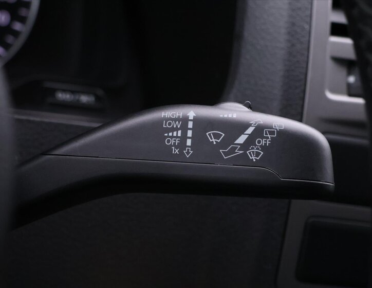 Volkswagen Caravelle 18