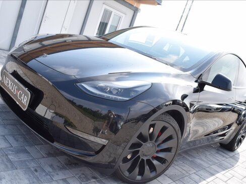 Tesla Model Y SUV / Terénní 0,0 393 kw