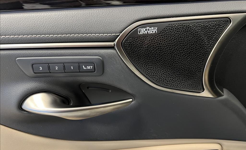 Lexus ES 300h Sedan 2,5 l 160 kw