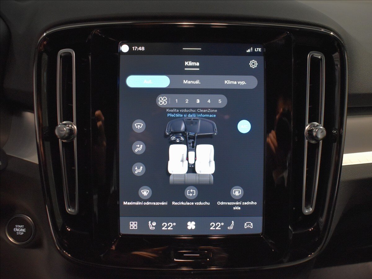 Volvo XC40 SUV / Terénní 2,0 l 120 kw