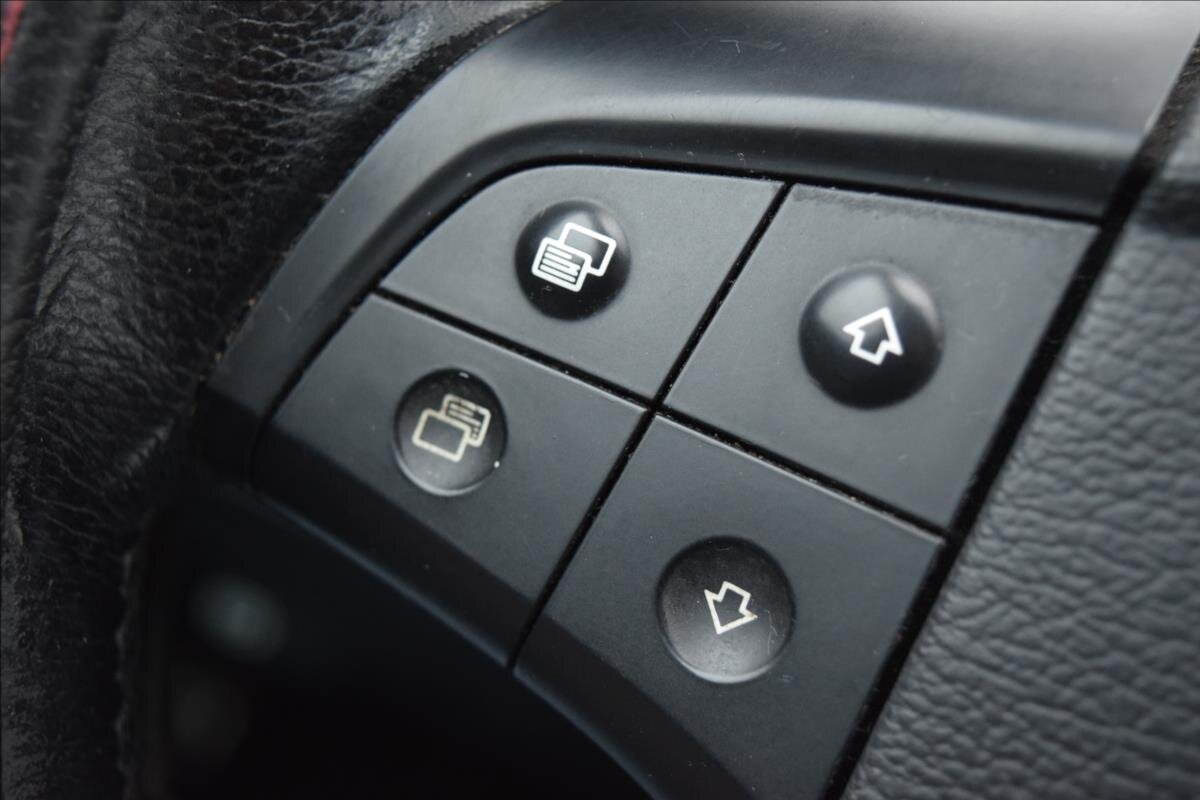 Mercedes-Benz Třídy R Kombi 3,0 l 140 kw