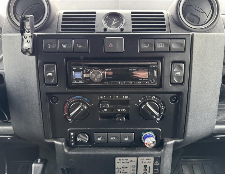 Land Rover Defender Skříň 2,2 l 90 kw