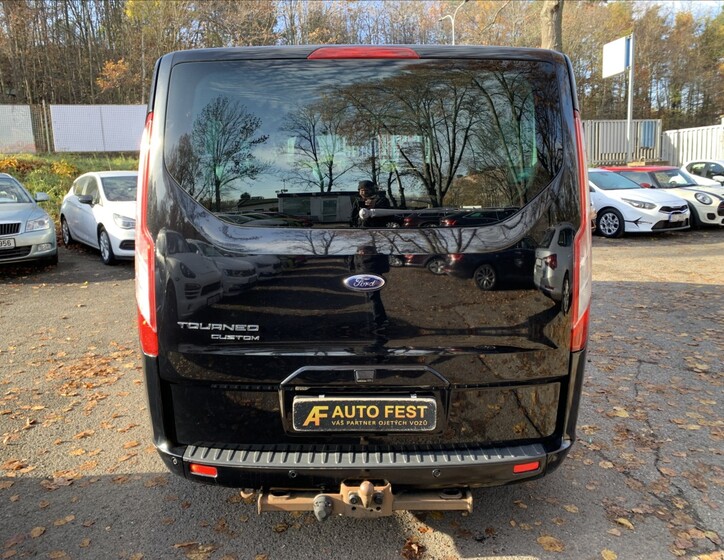 Ford Tourneo Custom 9