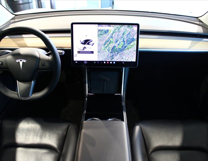 Tesla Model 3 11