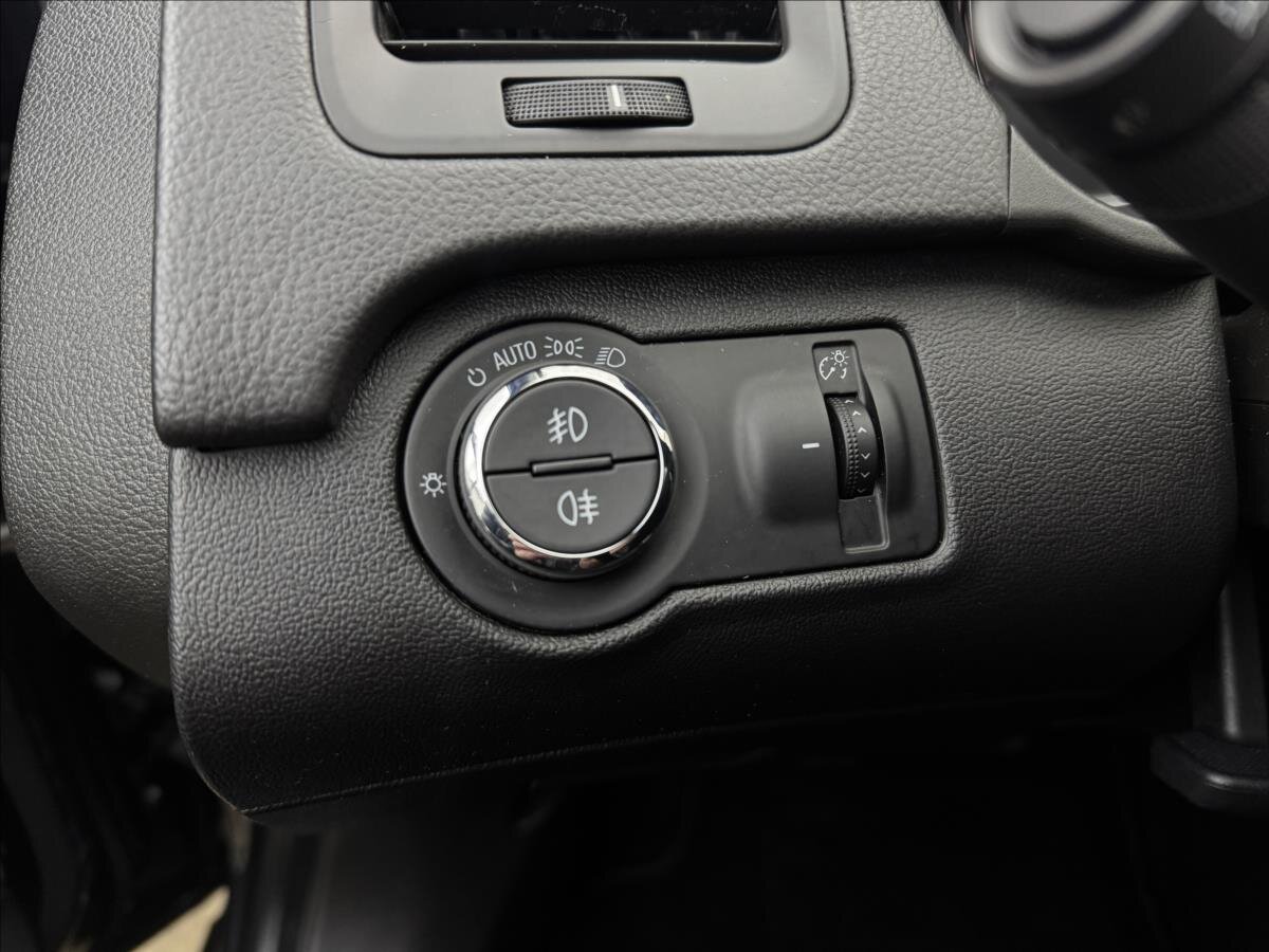 Opel Insignia Sedan / Limuzína 2,0 l 118 kw