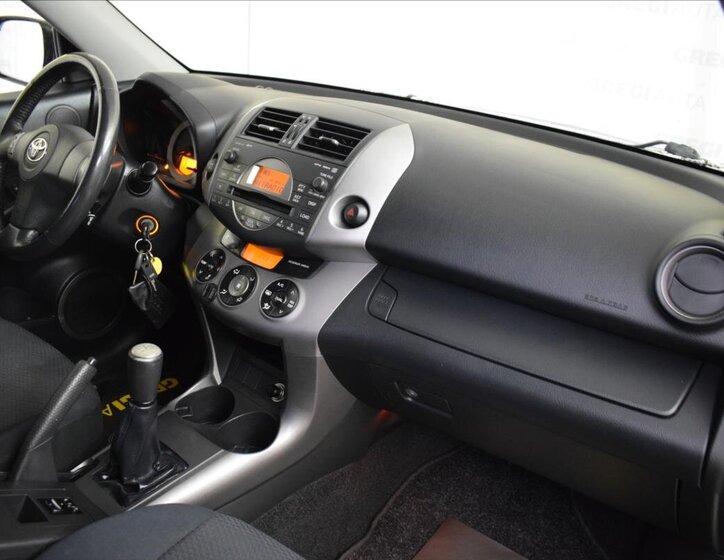 Toyota RAV4 SUV 2,0 l 112 kw