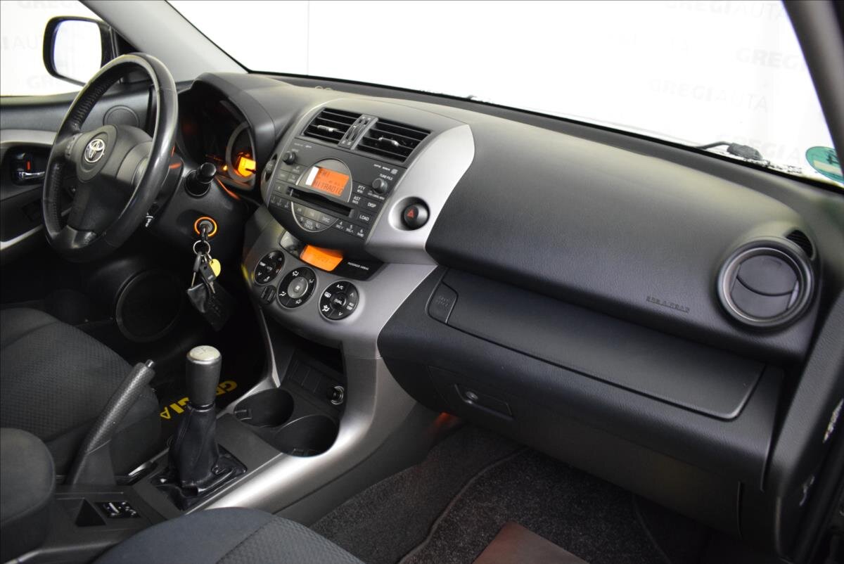 Toyota RAV4 SUV 2,0 l 112 kw