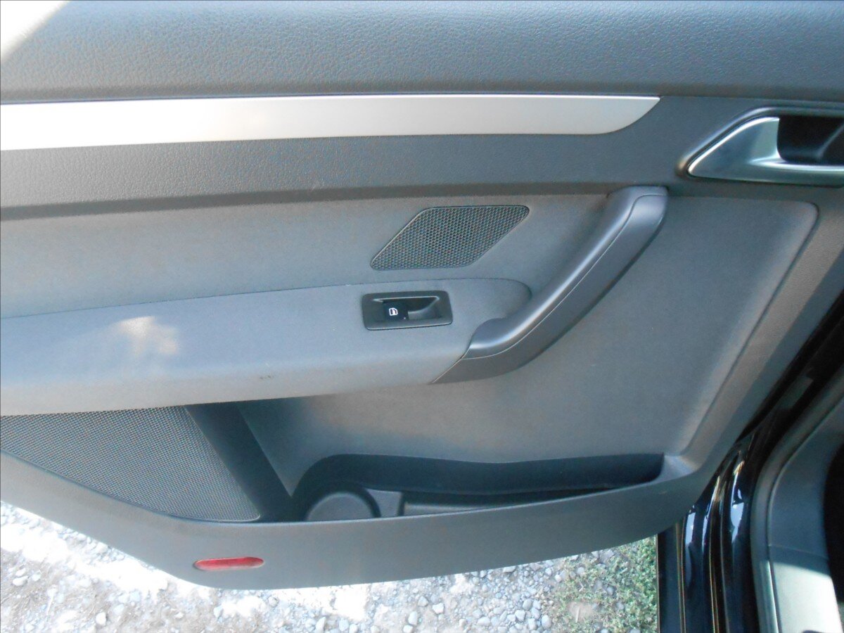 Volkswagen Touran MPV 1,6 l 77 kw