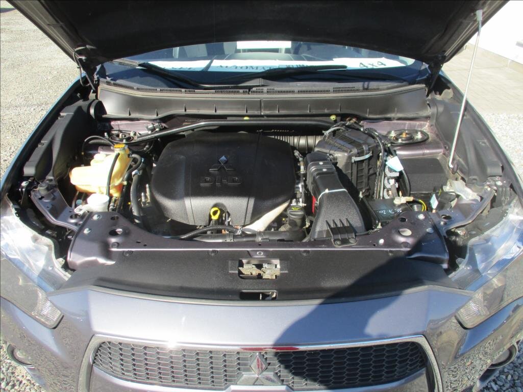Mitsubishi Outlander SUV / Terénní 2,2 l 115 kw