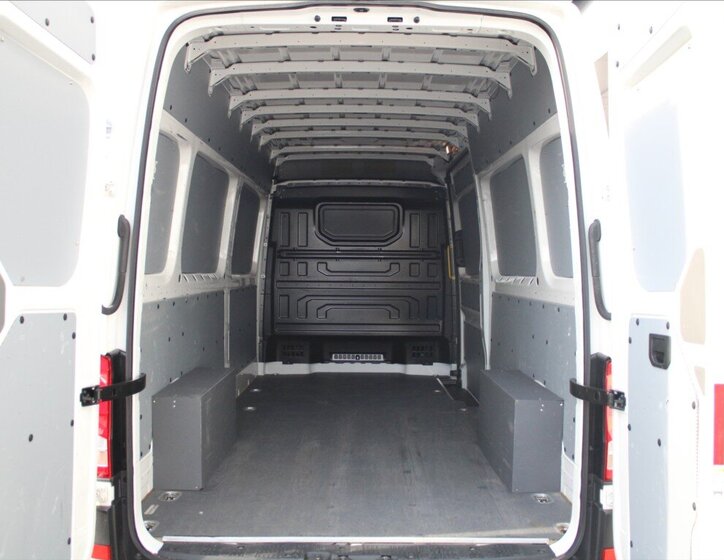 Volkswagen Crafter Skříň 2,0 l 103 kw