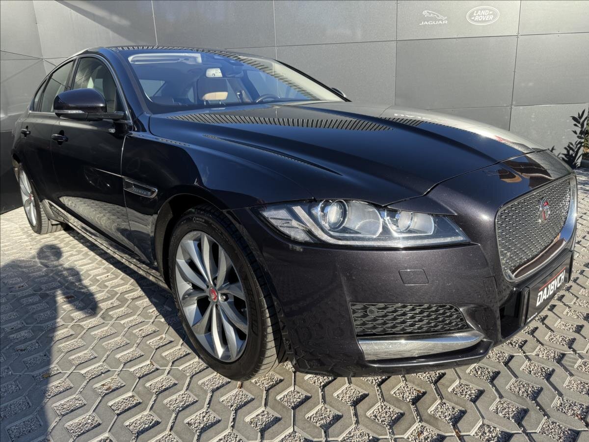 Jaguar XF Sedan / Limuzína 2,0 l 132 kw