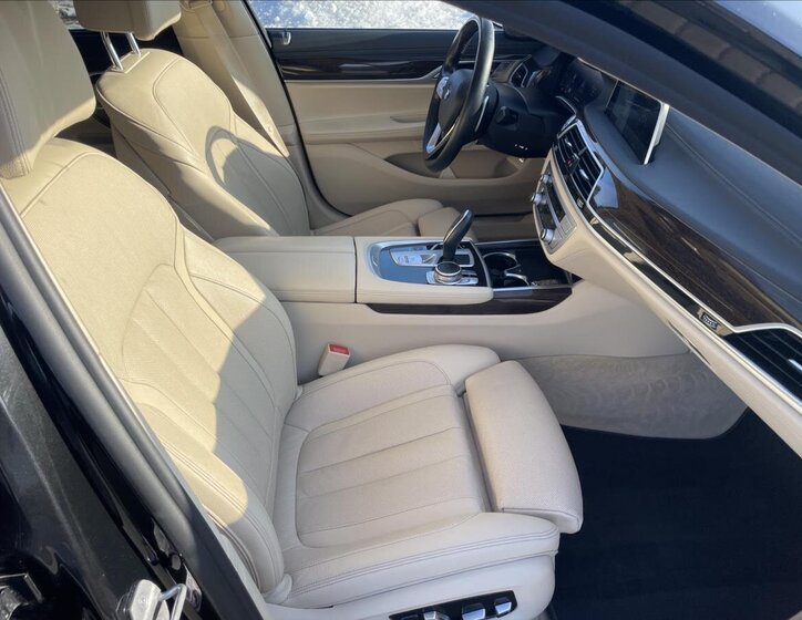 BMW Řada 7 Sedan 3,0 l 210 kw