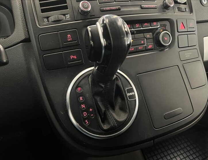 Volkswagen Multivan 11