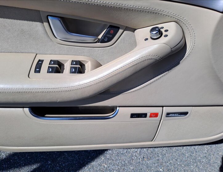 Audi A8 Sedan 4,1 l 240 kw