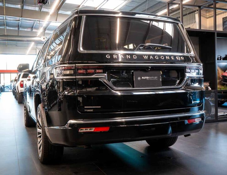 Jeep Grand Wagoneer 3