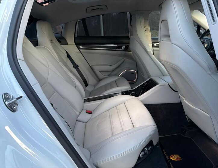 Porsche Panamera 12