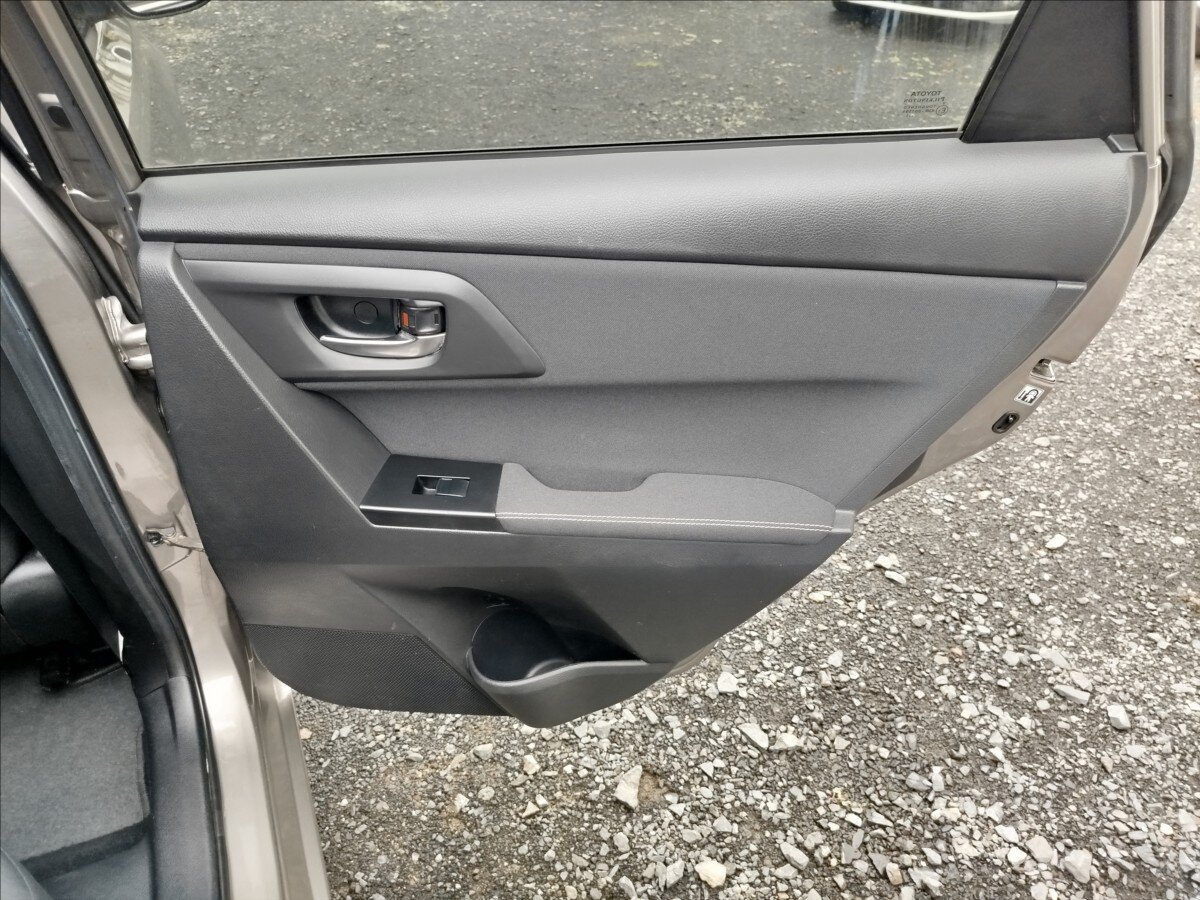 Toyota Auris Kombi 2,0 l 91 kw