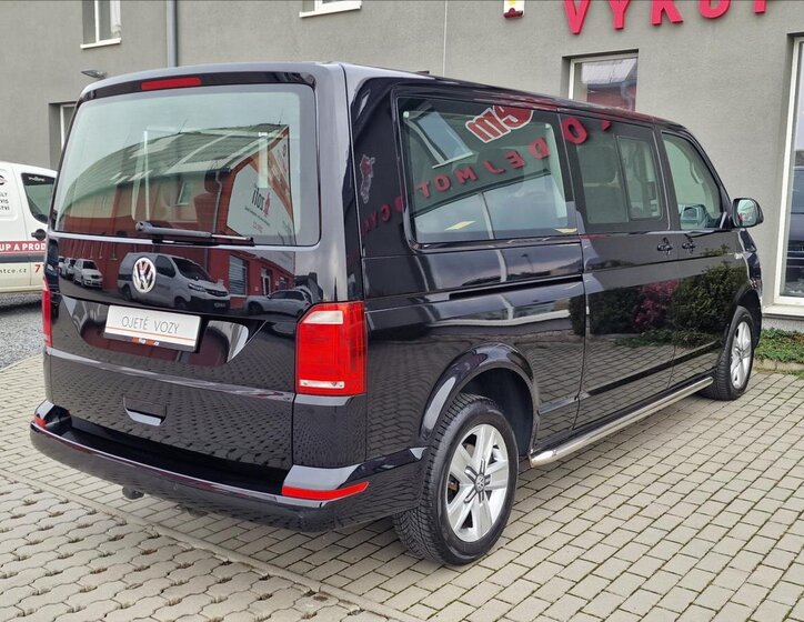 Volkswagen Multivan 10
