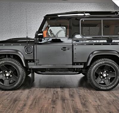 Land Rover Defender 7