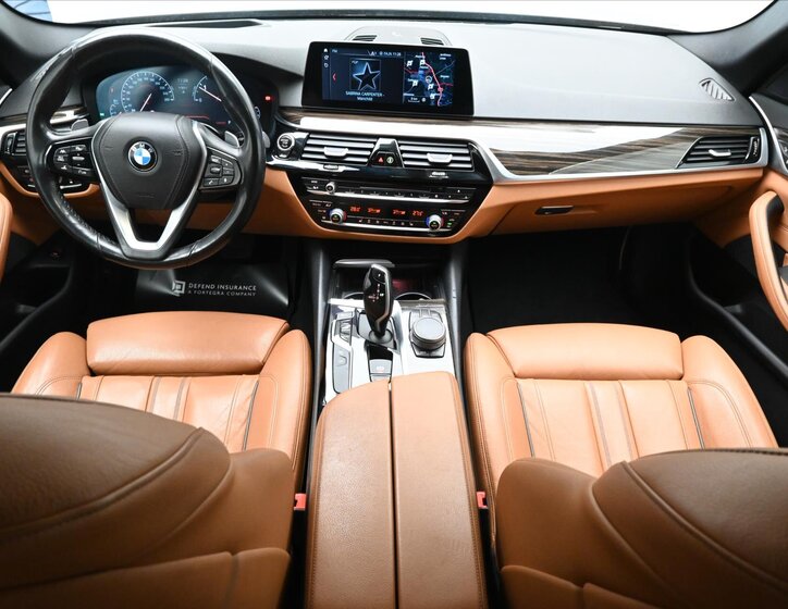 BMW Řada 5 Kombi 3,0 l 195 kw