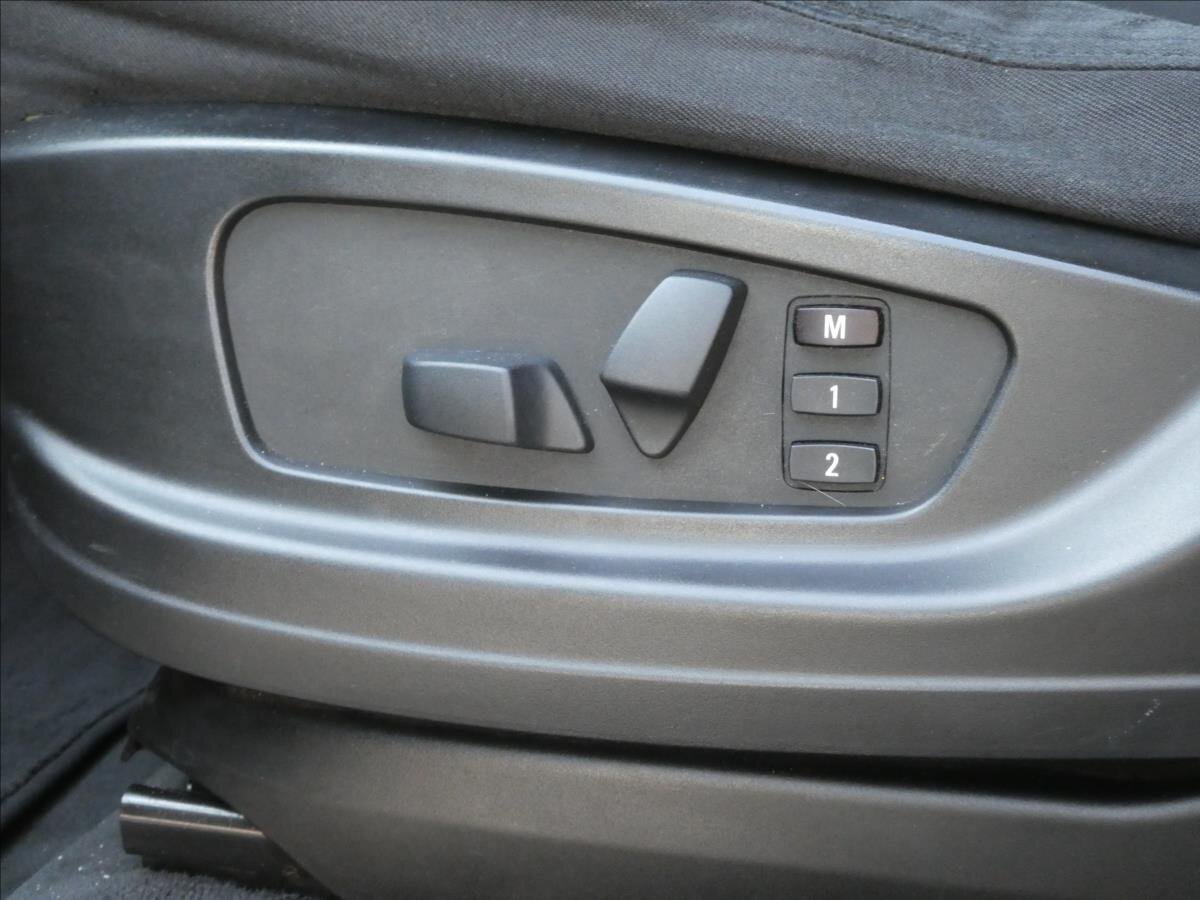 BMW X5 SUV / Terénní 3,0 l 200 kw