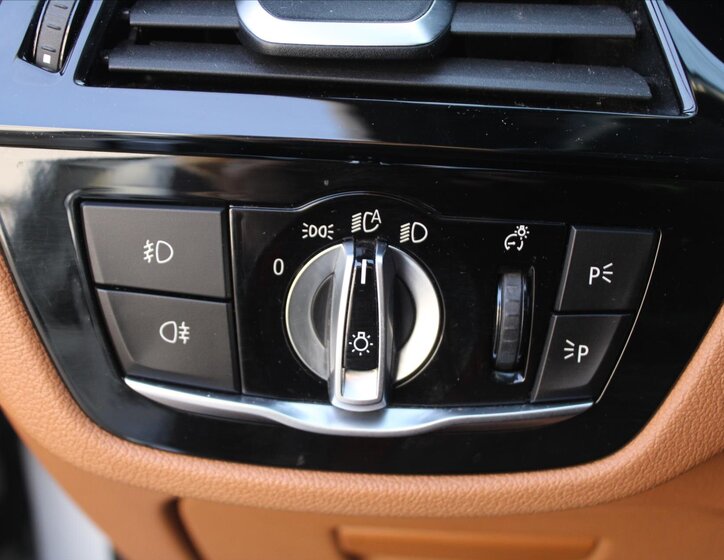 BMW Řada 5 Kombi 3,0 l 195 kw