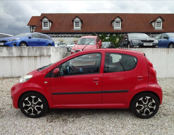 Peugeot 107 Hatchback 998,0 50 kw