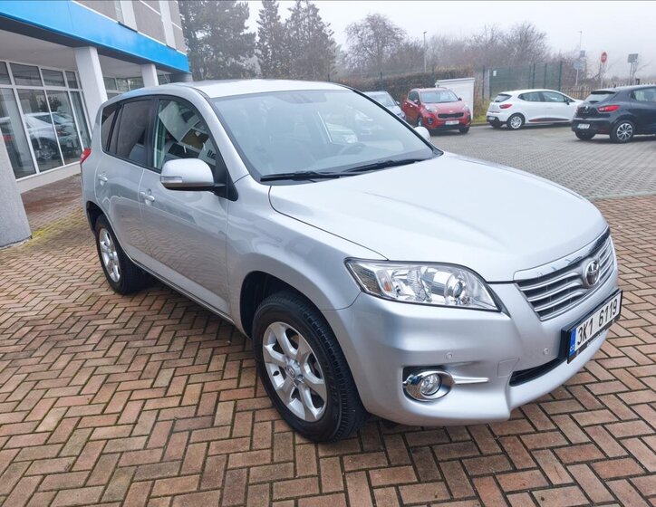 Toyota RAV4 Kombi 2,0 l 116 kw