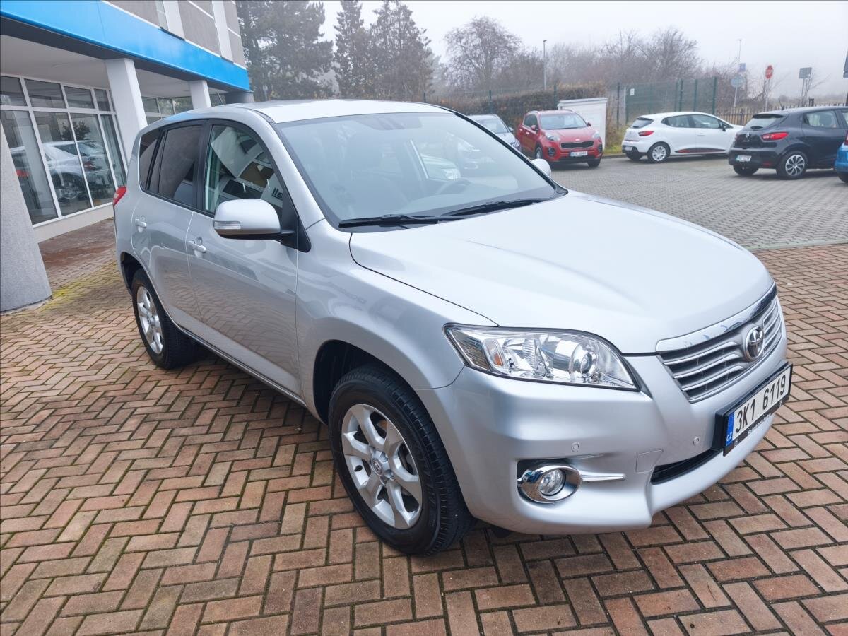 Toyota RAV4 Kombi 2,0 l 116 kw