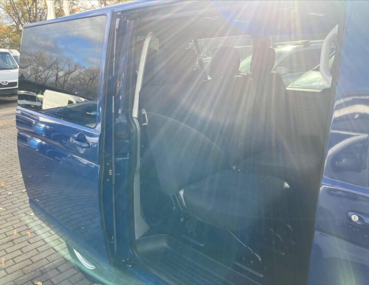 Volkswagen Caravelle 32