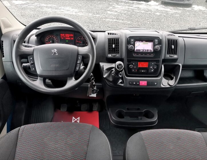 Peugeot Boxer Valník 2,2 l 121 kw