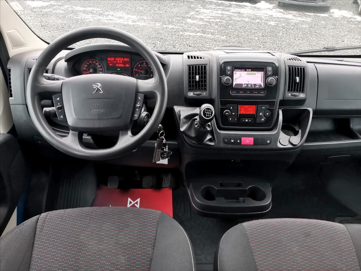Peugeot Boxer Valník 2,2 l 121 kw