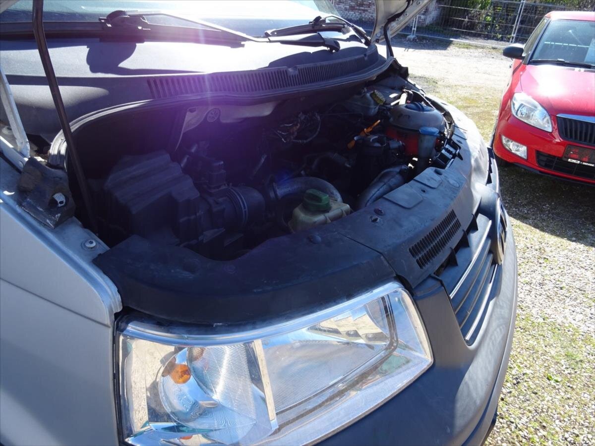 Volkswagen Caravelle MPV 2,5 l 96 kw