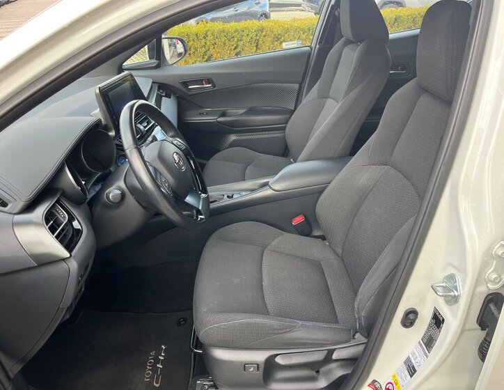 Toyota C-HR SUV / Terénní 1,8 l 72 kw