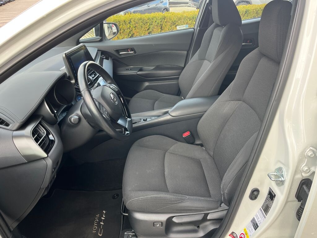 Toyota C-HR SUV / Terénní 1,8 l 72 kw