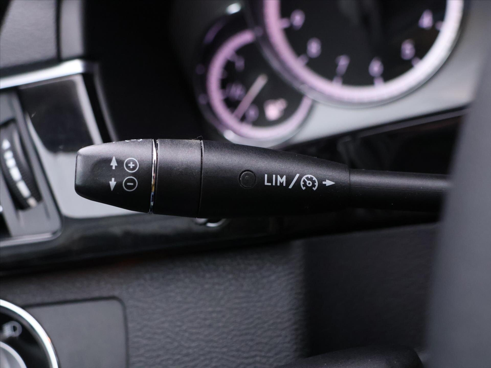 Mercedes-Benz Třídy E Sedan 3,0 l 150 kw