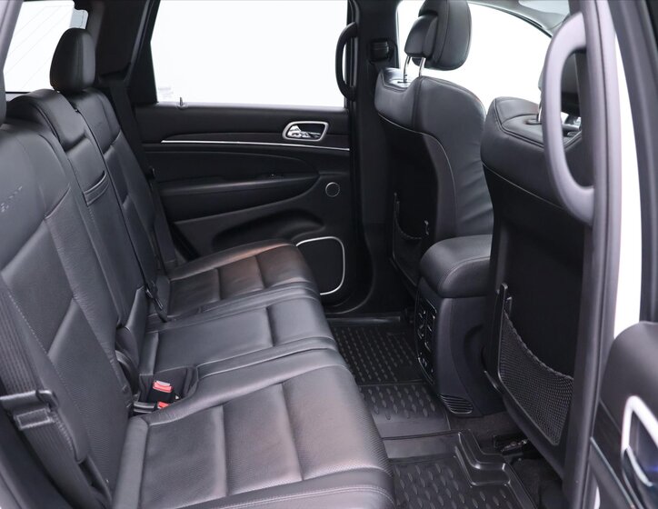 Jeep Grand Cherokee 16
