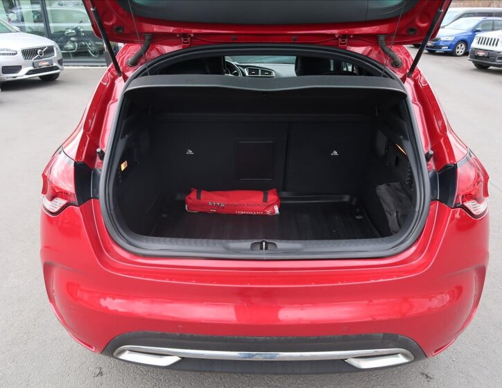 DS Automobiles DS4 Hatchback 1,6 l 88 kw