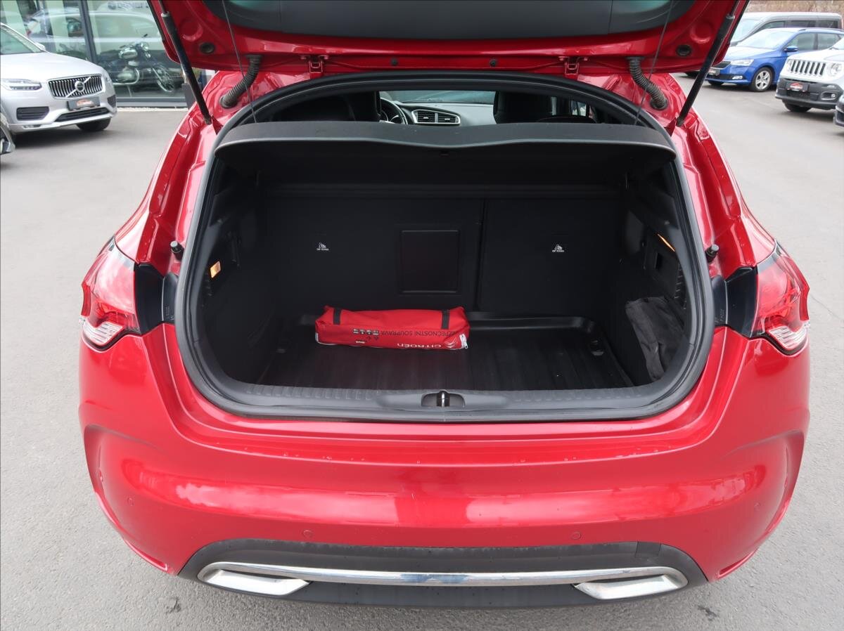 DS Automobiles DS4 Hatchback 1,6 l 88 kw