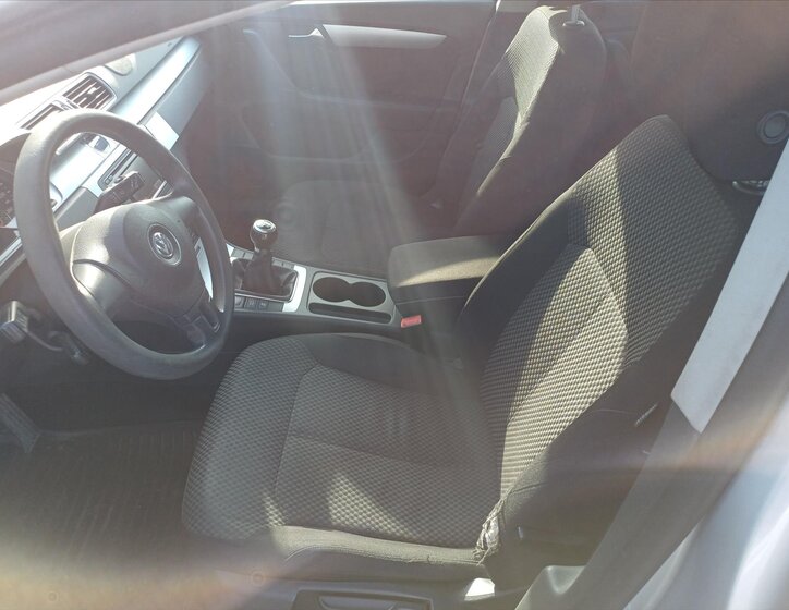 Volkswagen Passat Kombi 1,6 l 77 kw