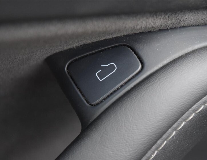 Tesla Model 3 Sedan 0,0 366 kw