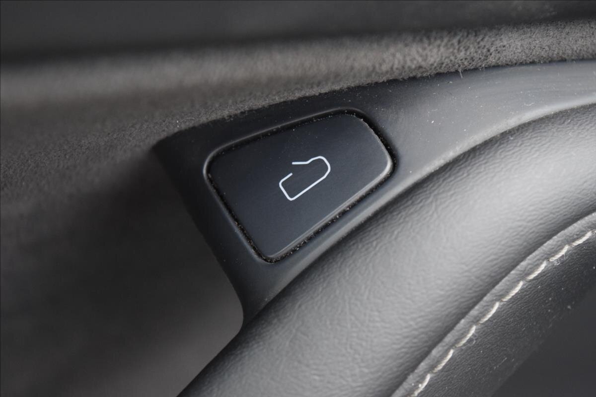 Tesla Model 3 Sedan 0,0 366 kw