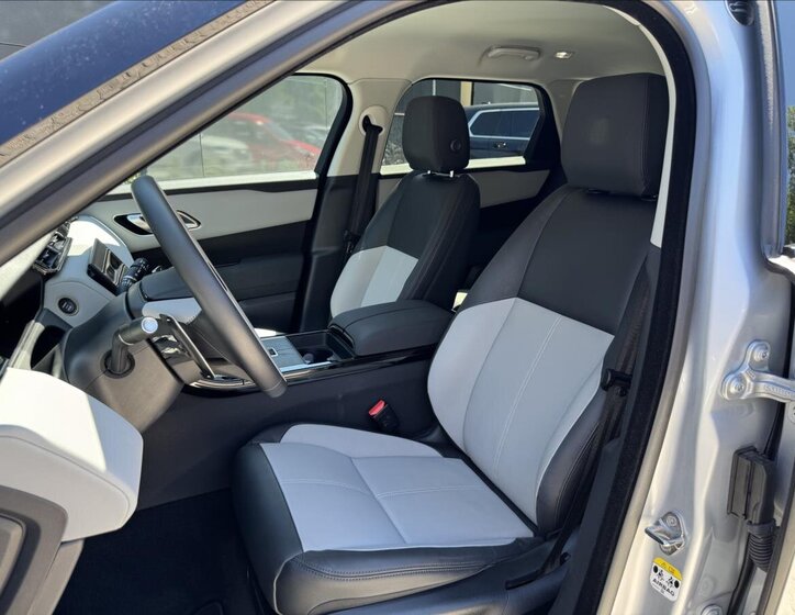 Land Rover Range Rover Velar 11